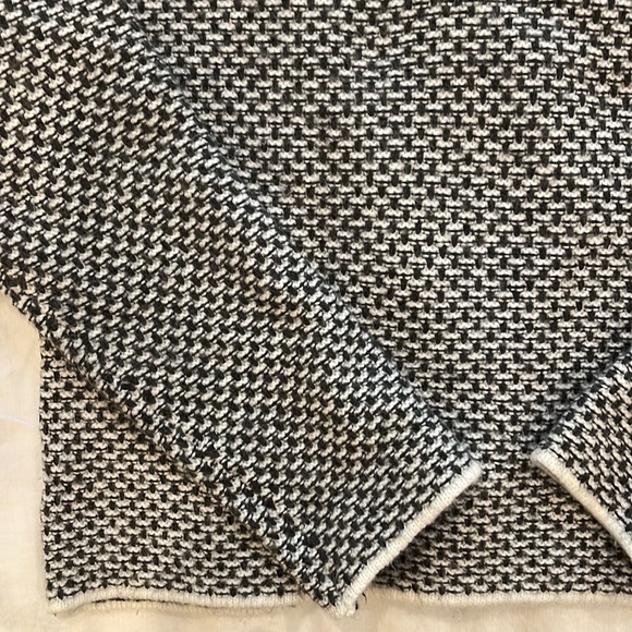 Houndstooth Turtleneck - Picture 2 of 2